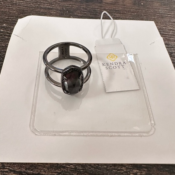 Kendra Scott Elyse Double Band Ring in Gunmetal with Black Mother of Pearl sz7-8 - Picture 9 of 16